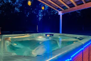 Uhost AI - Get Cozy & Relax! 4BR, 2BA, Hot Tub - Image 2