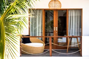 Ohana's Beachfront Resort & Beach Club - Image 3