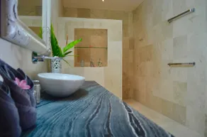Ohana's Beachfront Resort & Beach Club - Image 4
