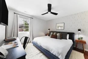 The Blue Bungalow - 4 beds And 7 Mins To Broadway! - Image 2
