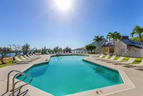 Banyan Harbor #E56, Walk to Beach, Wifi, AC, Pool, Parking, Laundry - Image 2