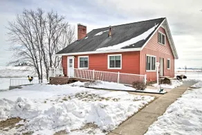 Cozy Postville Retreat w/ Fireplaces & Yard! - Image 3