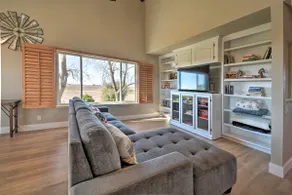 Picturesque Farmhouse on Working Almond Ranch - Image 4
