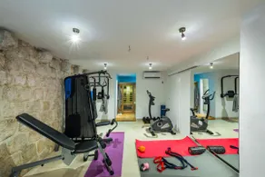 Villa Dovecote with Private Sauna, Jacuzzi & Gym - Image 3