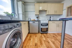 Heather Apt | 3 bedrooms | Sleeps 6 | Southam Centre |Close to HS2 Coventry, Rugby & M40 | Inspire Homes - Image 4