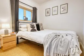 Inspire Homes Heather Apt 3 bedrooms Sleeps 6 Southam Centre Close to HS2 Coventry Rugby and M40 - Image 4