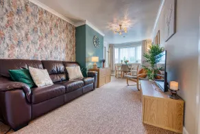 Heather Apt | 3 bedrooms | Sleeps 6 | Southam Centre |Close to HS2 Coventry, Rugby & M40 | Inspire Homes - Image 2