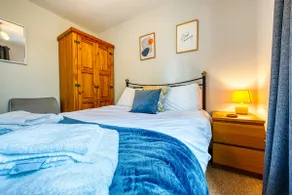 Inspire Homes Heather Apt 3 bedrooms Sleeps 6 Southam Centre Close to HS2 Coventry Rugby and M40 - Image 3