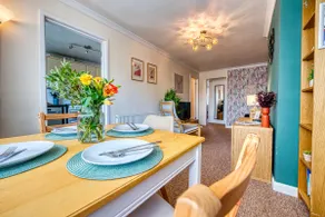 Inspire Homes Heather Apt 3 bedrooms Sleeps 6 Southam Centre Close to HS2 Coventry Rugby and M40 - Image 2