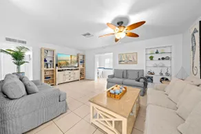 4Bed/3Bath Heated Pool w/Tiki Bar, Steps to Beach! - Image 3