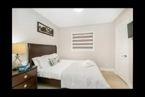 Premium 4BR Home near Wonderland & Vaughan Mills - Image 5