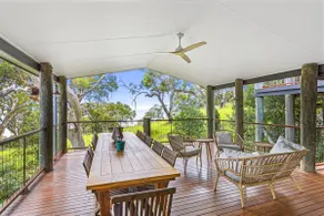 Surf Gums + Ocean Views + Sleeps 9 + Renovated - Image 4