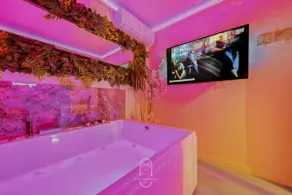 Bali Love Room Jacuzzi Balnéo Home cinéma - Image 4