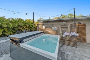 The Wisteria Oasis With heated pool and hot tub - Image 3