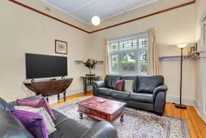 'The Nook' Peaceful Toorak Gardens Retro Cottage - Image 2