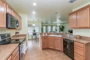 Cheerful Lovely 3BR Retreat ~ fam & friends - Image 5