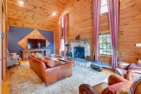 Luxury Log Cabin w/ EV Charger & Mtn Views! - Image 4