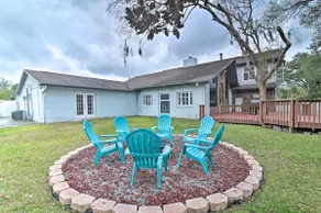 Grand Valrico Home w/ Deck, Fire Pit & Yard! - Image 3