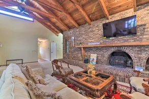 Grand Valrico Home w/ Deck, Fire Pit & Yard! - Image 5