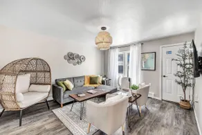 Newly renovated, walking distance to everything! - Image 5