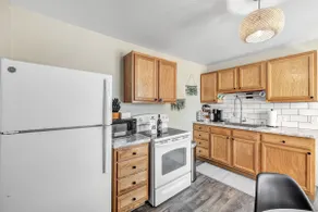 Newly renovated, walking distance to everything! - Image 3