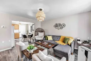 Newly renovated, walking distance to everything! - Image 2