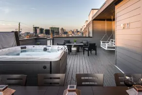 Urban Row - Rooftop Hottub - Heart of Gulch - Image 3