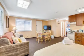 The Sand Castle Inn - Image 5