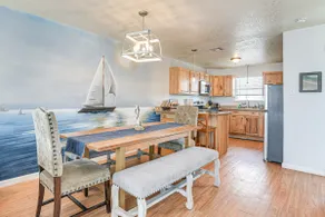 Walk to Shore & Eats: Surfside Beach House - Image 2