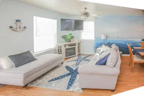 Walk to Shore & Eats: Surfside Beach House - Image 3