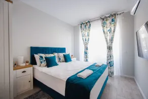 Retreat to a Stylish Home at West Residence - Image 3
