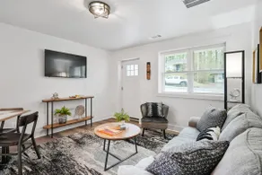 First-Class Flats | * From 1 to 10 Guests * - Image 5