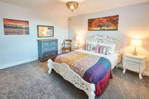 Host & Stay - Seas The Day - Image 4