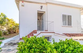 Cap Ras 01 – Apartamento con terraza y vistas - Image 2