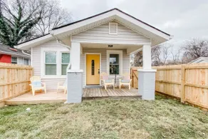 Downtown Charm - 2BR, Great Location! - Image 3