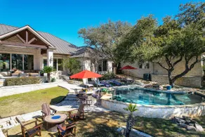 Stunning Lakefront Retreat Pool Boat Lift Spectacular Views - Image 2