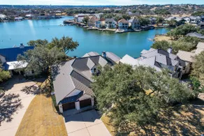 Stunning Lakefront Retreat Pool Boat Lift Spectacular Views - Image 5