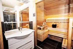 Premium apartment gallery, sauna & hot tub - Image 5