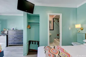 Unit 6 Dbl Queen Room, Mini Fridge, Microwave, Wif - Image 3