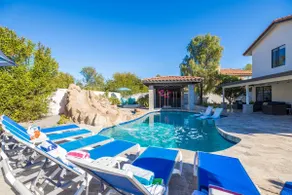 Paradise Pool~ Waterslide, Splash Pad, Swim Up Bar, Putt & More - Image 5
