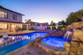 Paradise Pool~ Waterslide, Splash Pad, Swim Up Bar, Putt & More - Image 4