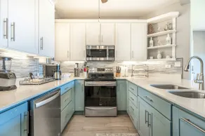 3BR Oceanfront 2nd-Floor | Pool | Balcony - Image 5
