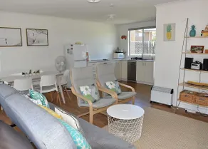 Barefoot Bungalow managed by Batemans Bay Accom - Image 4