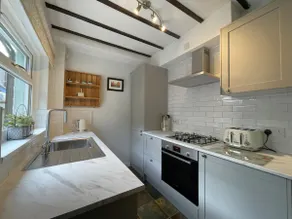 Acorn House - Image 4