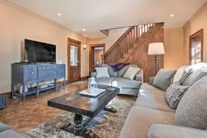 Pet-Friendly Home: Grill & Fire Pit in Manhattan - Image 3