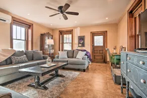 Pet-Friendly Home: Grill & Fire Pit in Manhattan - Image 4
