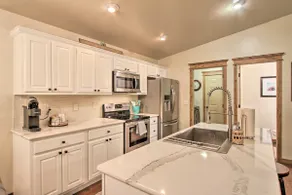 Townhome w/ Private Hot Tub, 8 Mi to Downtown - Image 2