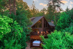 Luxury Mountain View Cabin with Jacuzzi - Image 5