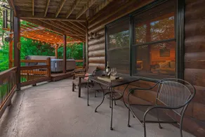 Luxury Mountain View Cabin with Jacuzzi - Image 3