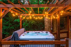 Luxury Mountain View Cabin with Jacuzzi - Image 2
